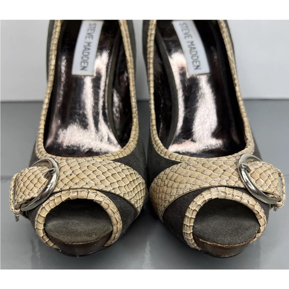 Steve Madden “Lezlie” Deep Grey Suede Snakeprint Buckle Peep Toe Heels Sz 5.5M - Picture 3 of 9